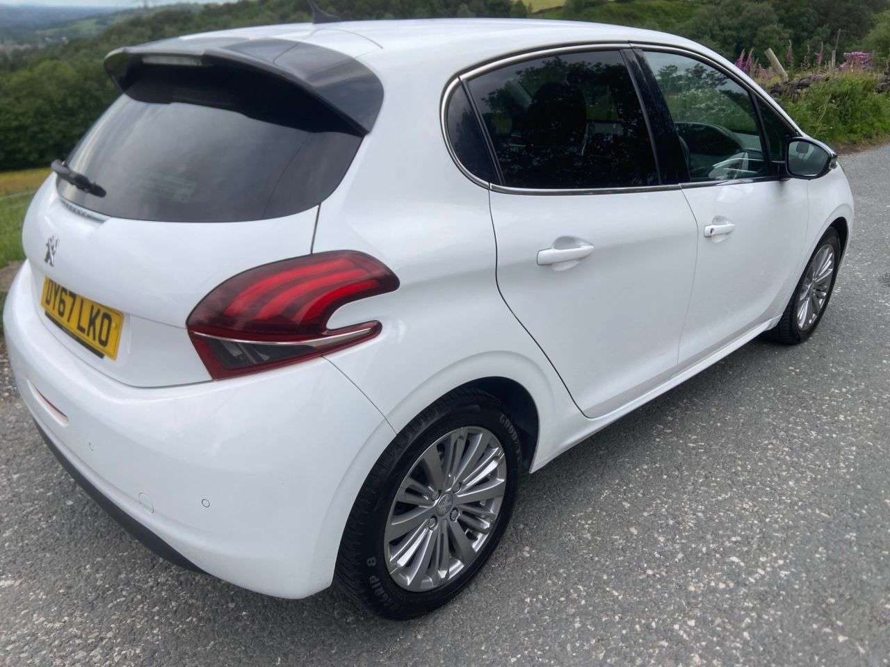 A 2017 PEUGEOT 208 1.6 BlueHDi Allure Hatchback 5dr Diesel Manual Euro 6 (s/s) (100 ps) A 2017 PEUGEOT 208 1.6 BlueHDi Allure Hatchback 5dr Diesel Manual Euro 6 (s/s) (100 ps)