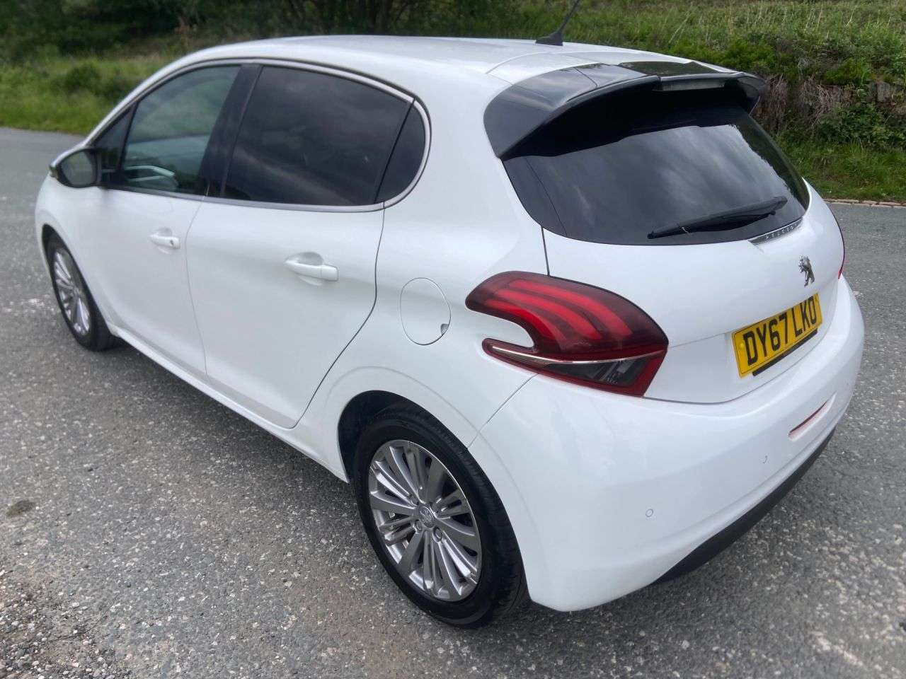 2017 PEUGEOT 208 2017 PEUGEOT 208