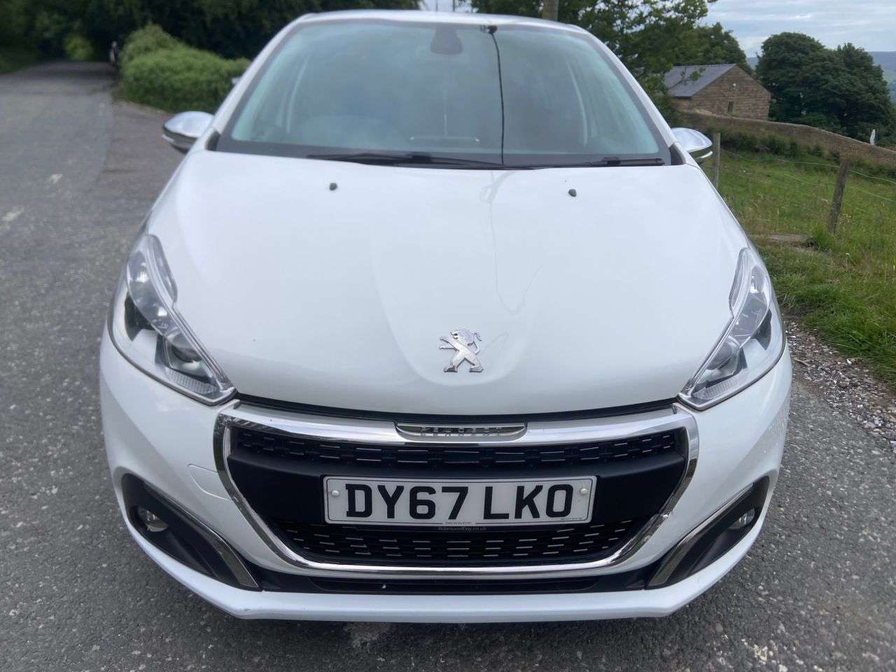 A 2017 PEUGEOT 208 1.6 BlueHDi Allure Hatchback 5dr Diesel Manual Euro 6 (s/s) (100 ps) A 2017 PEUGEOT 208 1.6 BlueHDi Allure Hatchback 5dr Diesel Manual Euro 6 (s/s) (100 ps)