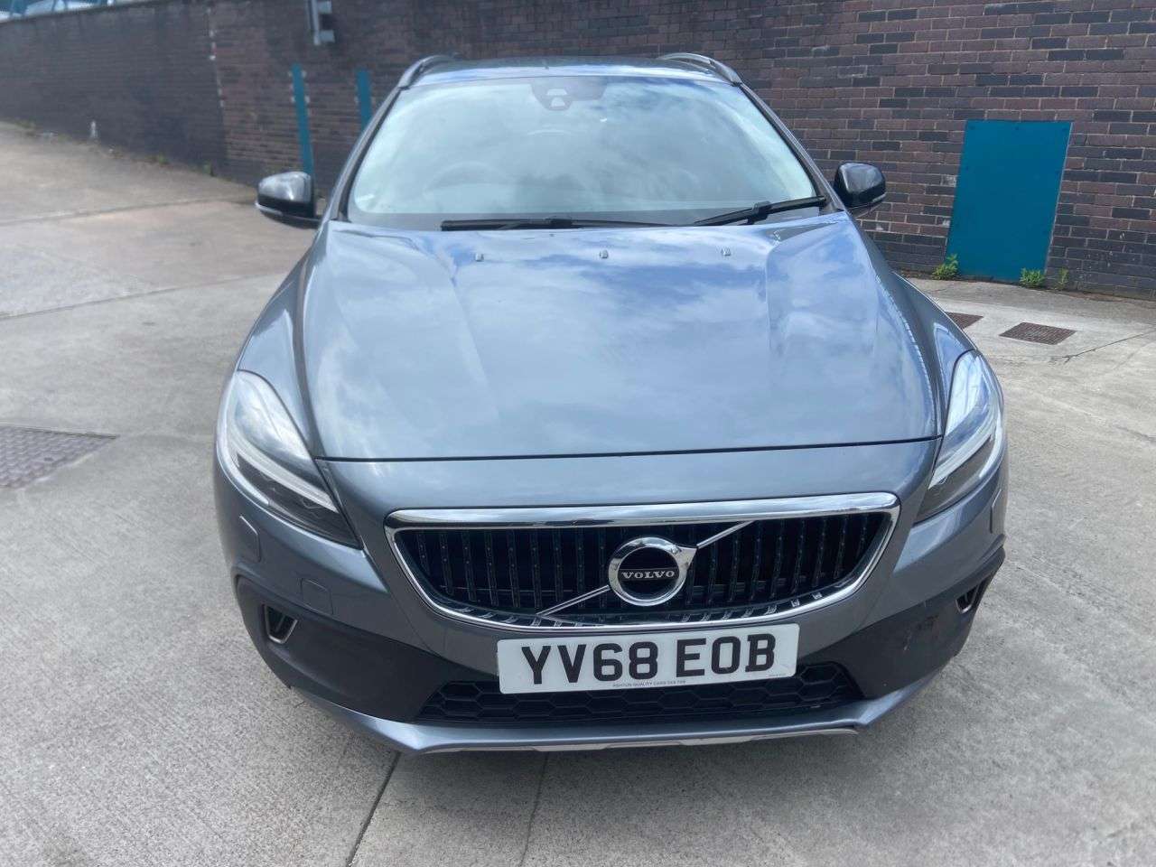 A 2019 VOLVO V40 CROSS COUNTRY 2.0 D3 Pro Hatchback 5dr Diesel Manual Euro 6 (s/s) (150 ps) A 2019 VOLVO V40 CROSS COUNTRY 2.0 D3 Pro Hatchback 5dr Diesel Manual Euro 6 (s/s) (150 ps)