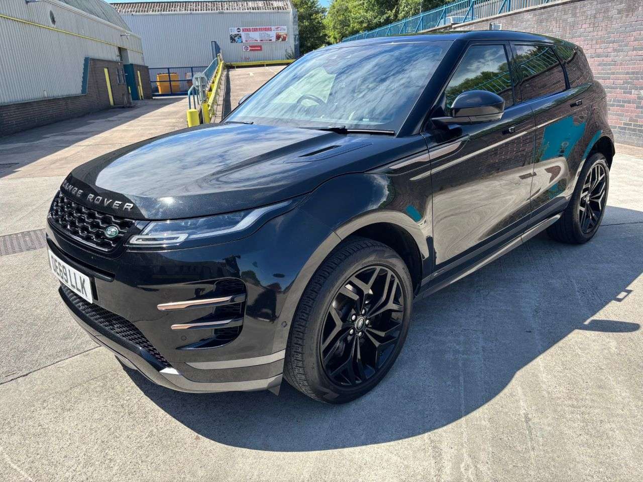 A 2019 LAND ROVER RANGE ROVER EVOQUE 2.0 D150 R-Dynamic SE SUV 5dr Diesel Auto 4WD Euro 6 (s/s) (150 ps) A 2019 LAND ROVER RANGE ROVER EVOQUE 2.0 D150 R-Dynamic SE SUV 5dr Diesel Auto 4WD Euro 6 (s/s) (150 ps)