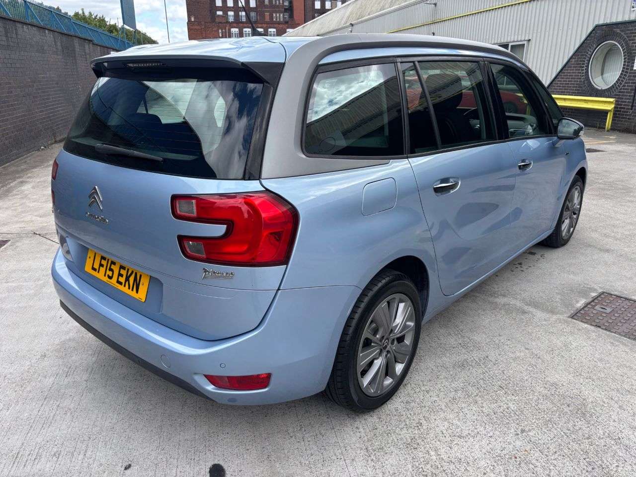 A 2015 CITROEN GRAND C4 PICASSO 1.6 e-HDi Exclusive MPV 5dr Diesel ETG6 Euro 5 (s/s) (115 ps) A 2015 CITROEN GRAND C4 PICASSO 1.6 e-HDi Exclusive MPV 5dr Diesel ETG6 Euro 5 (s/s) (115 ps)