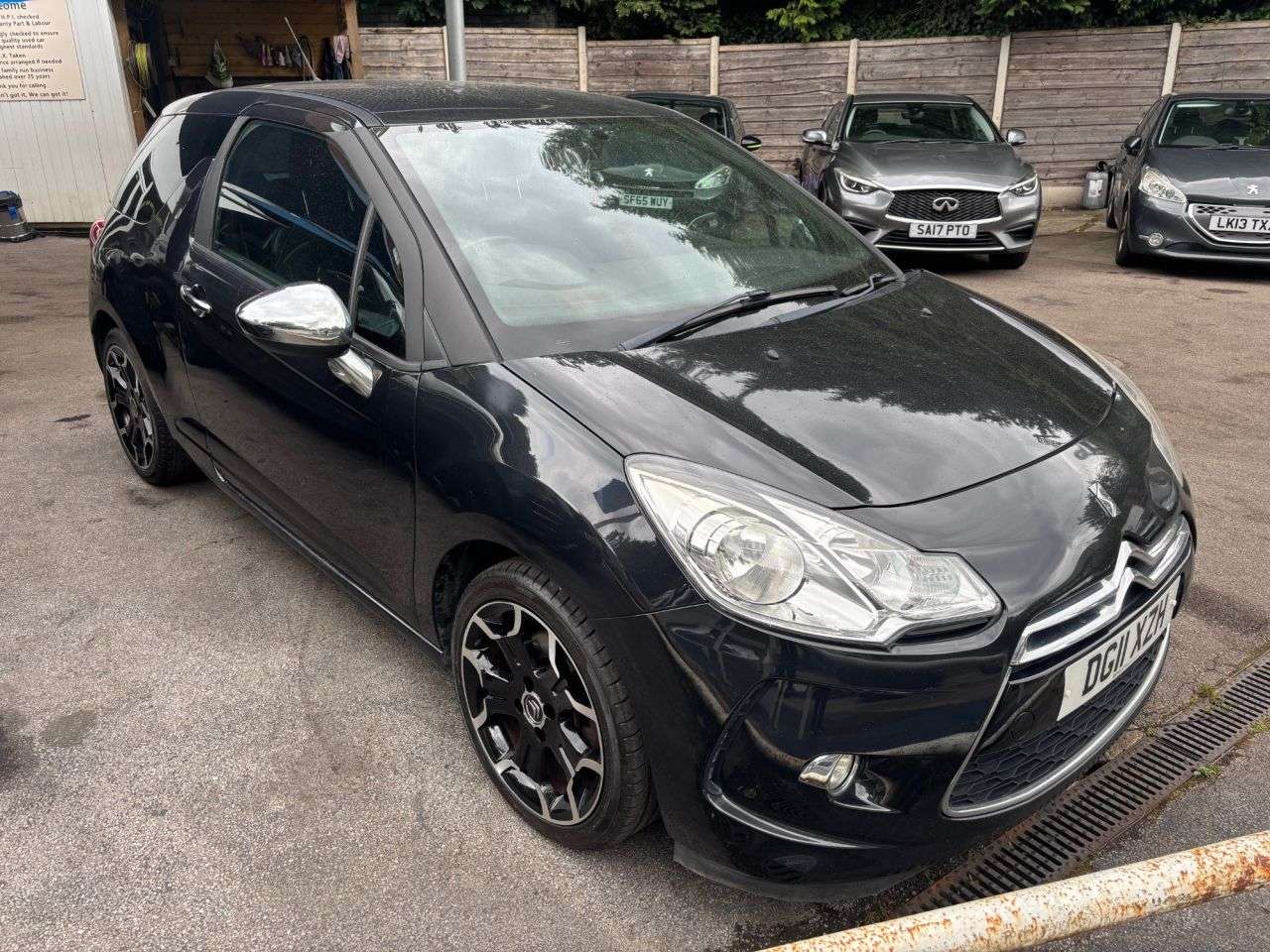 A 2011 CITROEN DS3 1.6 VTi White Hatchback 3dr Petrol Manual Euro 5 (120 ps) A 2011 CITROEN DS3 1.6 VTi White Hatchback 3dr Petrol Manual Euro 5 (120 ps)