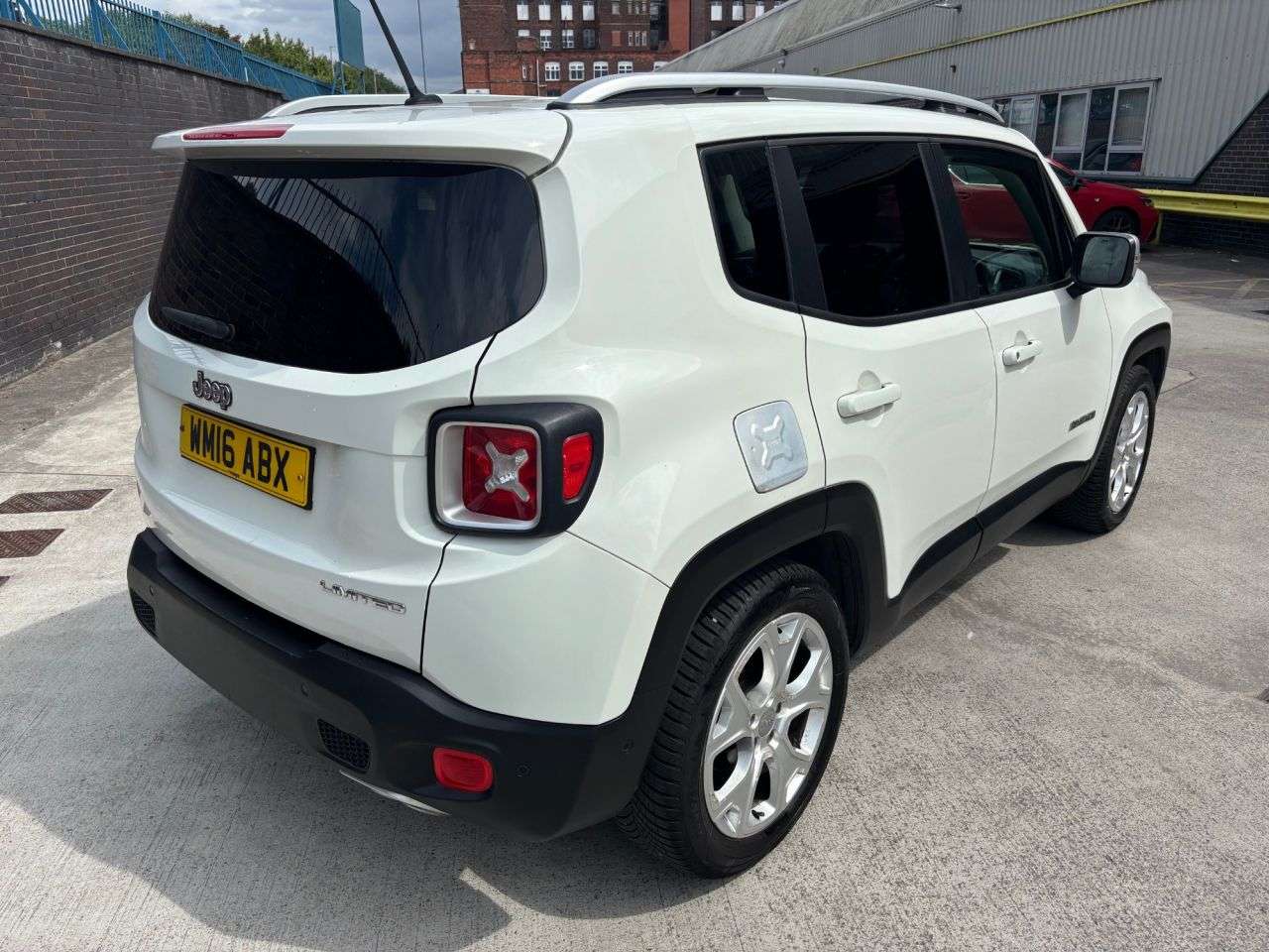 A 2016 JEEP RENEGADE 1.6 MultiJetII Limited SUV 5dr Diesel Manual Euro 6 (s/s) (120 ps) A 2016 JEEP RENEGADE 1.6 MultiJetII Limited SUV 5dr Diesel Manual Euro 6 (s/s) (120 ps)