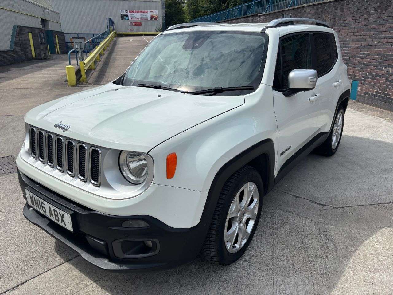 A 2016 JEEP RENEGADE 1.6 MultiJetII Limited SUV 5dr Diesel Manual Euro 6 (s/s) (120 ps) A 2016 JEEP RENEGADE 1.6 MultiJetII Limited SUV 5dr Diesel Manual Euro 6 (s/s) (120 ps)
