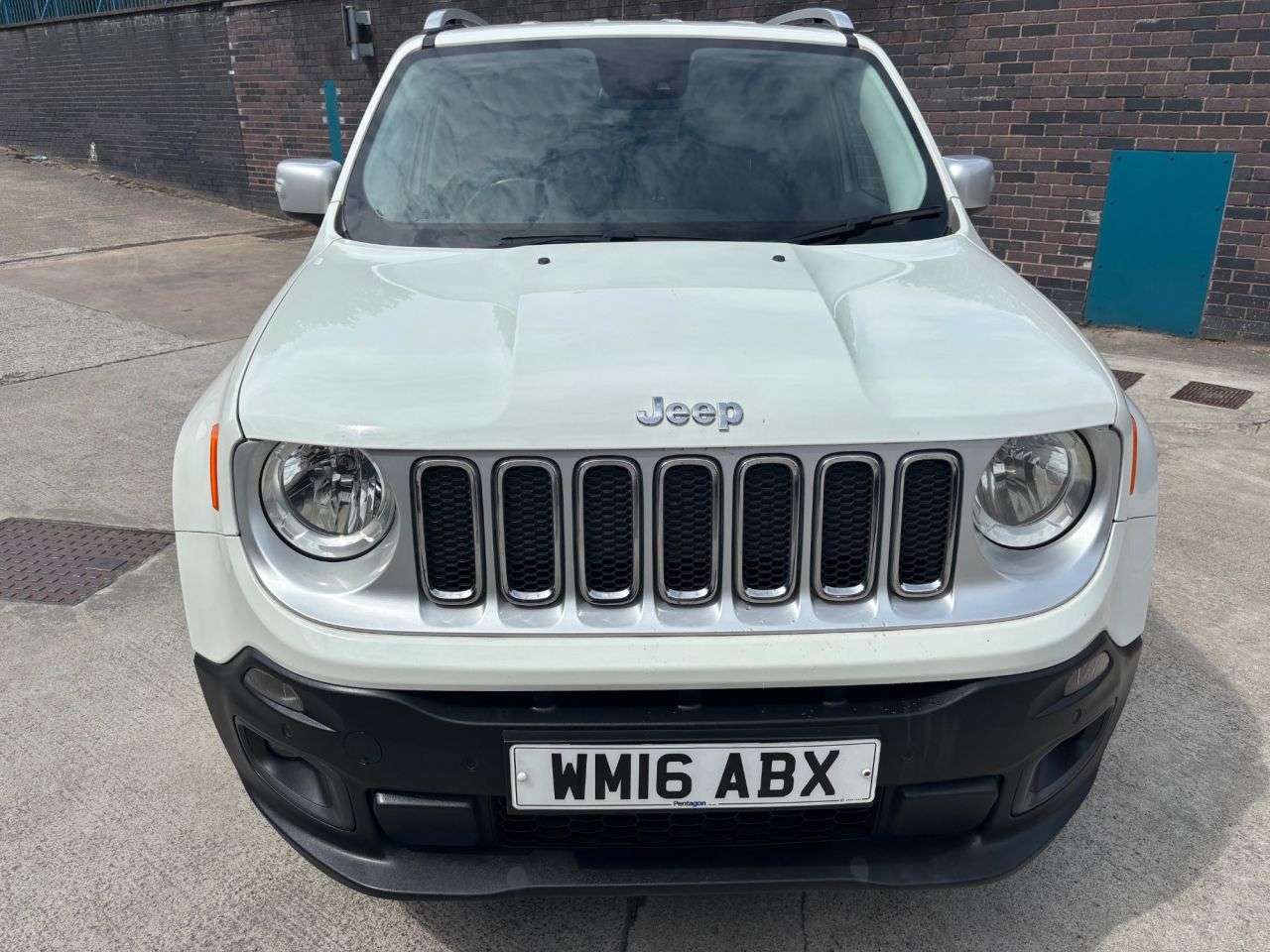 A 2016 JEEP RENEGADE 1.6 MultiJetII Limited SUV 5dr Diesel Manual Euro 6 (s/s) (120 ps) A 2016 JEEP RENEGADE 1.6 MultiJetII Limited SUV 5dr Diesel Manual Euro 6 (s/s) (120 ps)