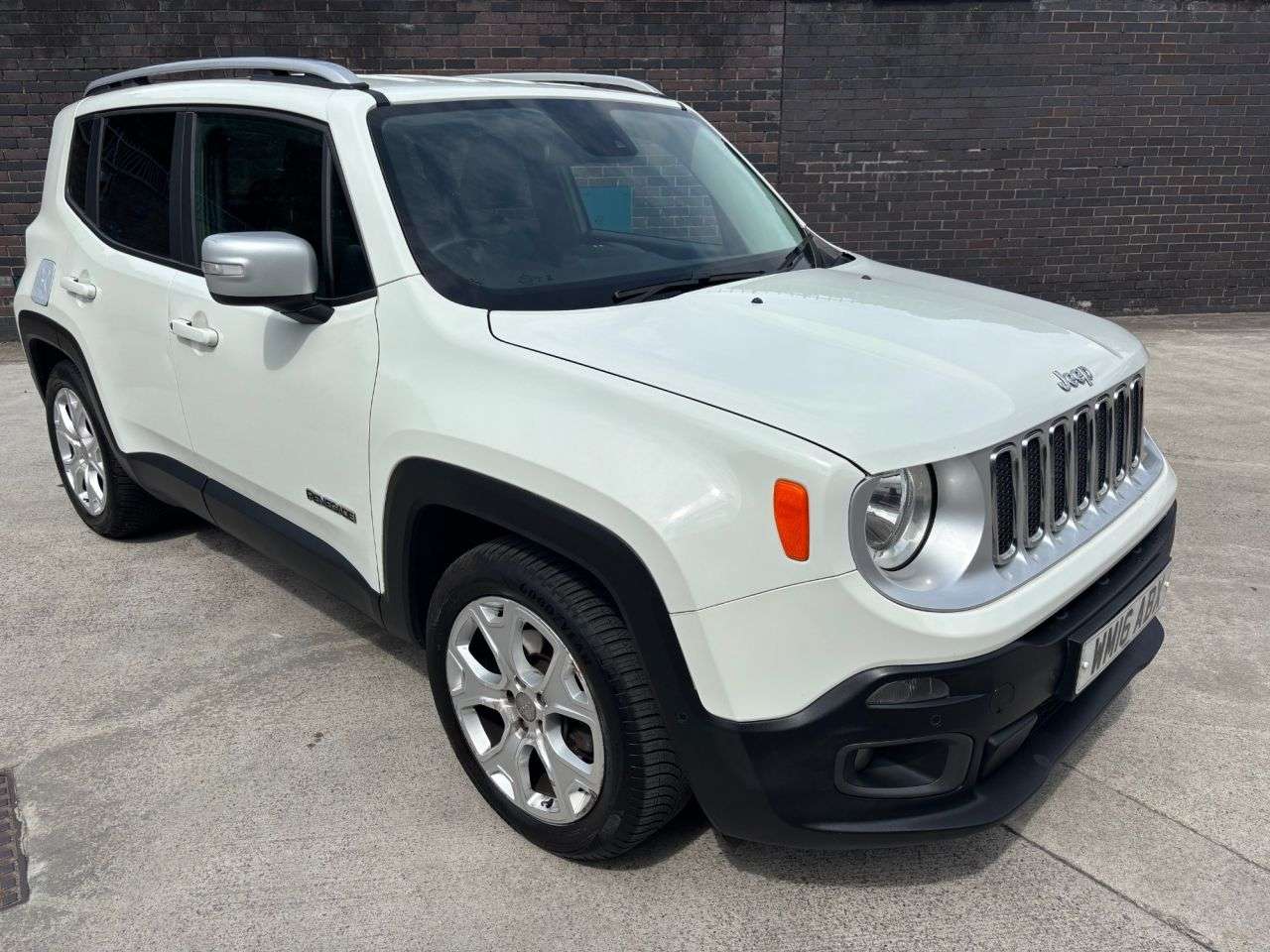 A 2016 JEEP RENEGADE 1.6 MultiJetII Limited SUV 5dr Diesel Manual Euro 6 (s/s) (120 ps) A 2016 JEEP RENEGADE 1.6 MultiJetII Limited SUV 5dr Diesel Manual Euro 6 (s/s) (120 ps)