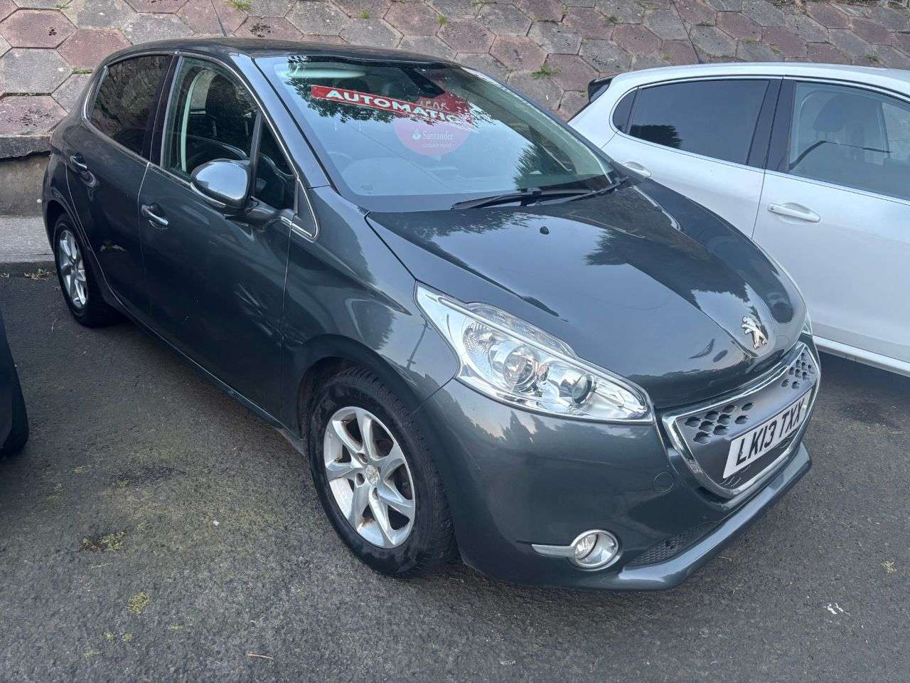 A 2013 PEUGEOT 208 1.4 e-HDi Allure Hatchback 5dr Diesel EGC Euro 5 (s/s) (70 ps) A 2013 PEUGEOT 208 1.4 e-HDi Allure Hatchback 5dr Diesel EGC Euro 5 (s/s) (70 ps)