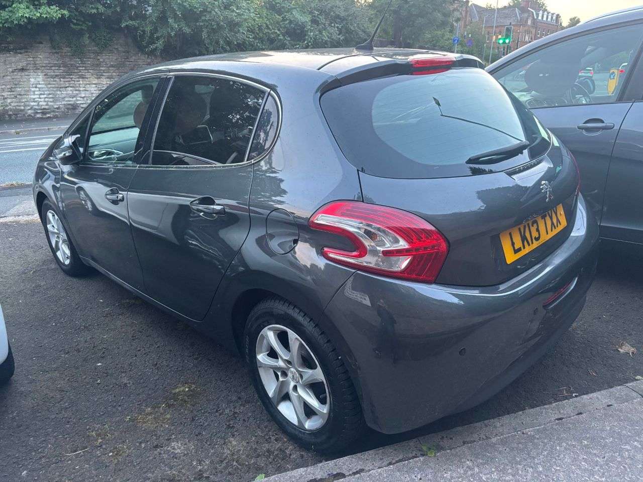 A 2013 PEUGEOT 208 1.4 e-HDi Allure Hatchback 5dr Diesel EGC Euro 5 (s/s) (70 ps) A 2013 PEUGEOT 208 1.4 e-HDi Allure Hatchback 5dr Diesel EGC Euro 5 (s/s) (70 ps)
