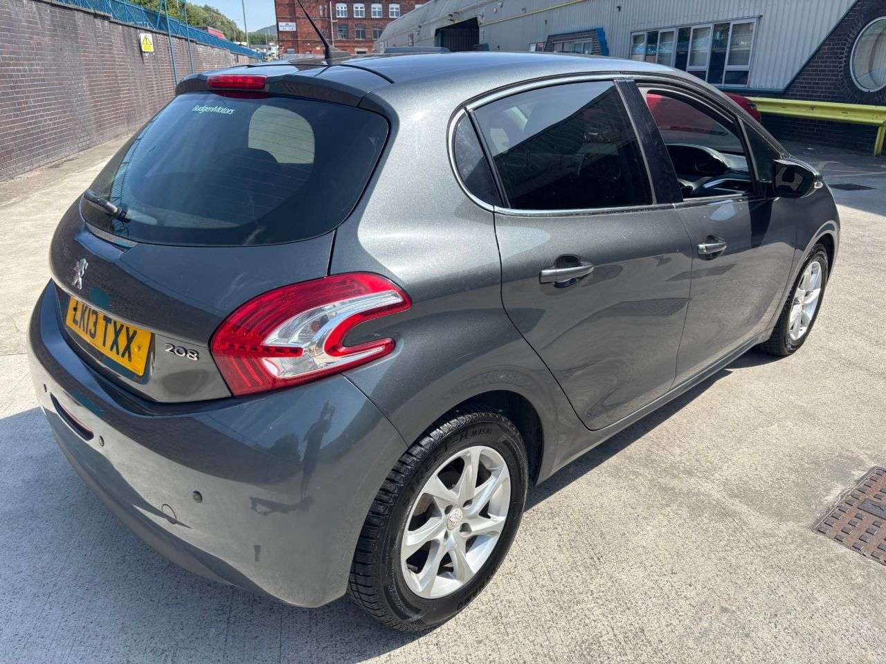A 2013 PEUGEOT 208 1.4 e-HDi Allure Hatchback 5dr Diesel EGC Euro 5 (s/s) (70 ps) A 2013 PEUGEOT 208 1.4 e-HDi Allure Hatchback 5dr Diesel EGC Euro 5 (s/s) (70 ps)