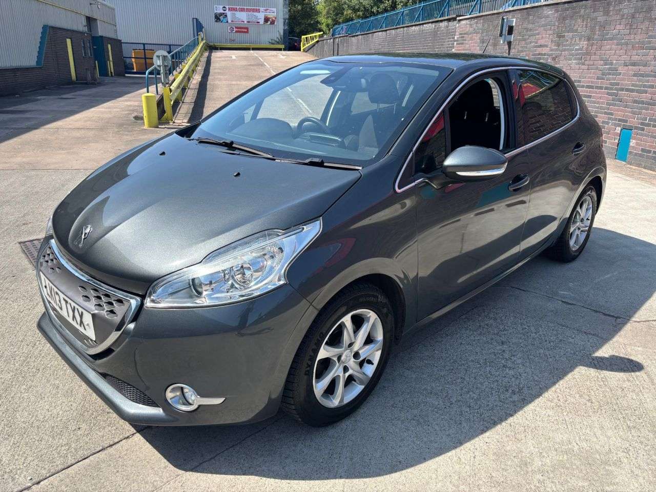 A 2013 PEUGEOT 208 1.4 e-HDi Allure Hatchback 5dr Diesel EGC Euro 5 (s/s) (70 ps) A 2013 PEUGEOT 208 1.4 e-HDi Allure Hatchback 5dr Diesel EGC Euro 5 (s/s) (70 ps)