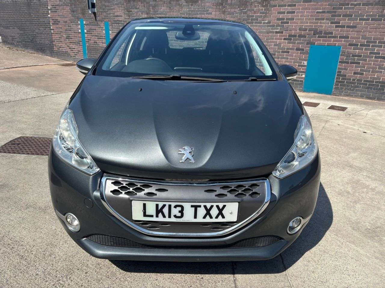 A 2013 PEUGEOT 208 1.4 e-HDi Allure Hatchback 5dr Diesel EGC Euro 5 (s/s) (70 ps) A 2013 PEUGEOT 208 1.4 e-HDi Allure Hatchback 5dr Diesel EGC Euro 5 (s/s) (70 ps)