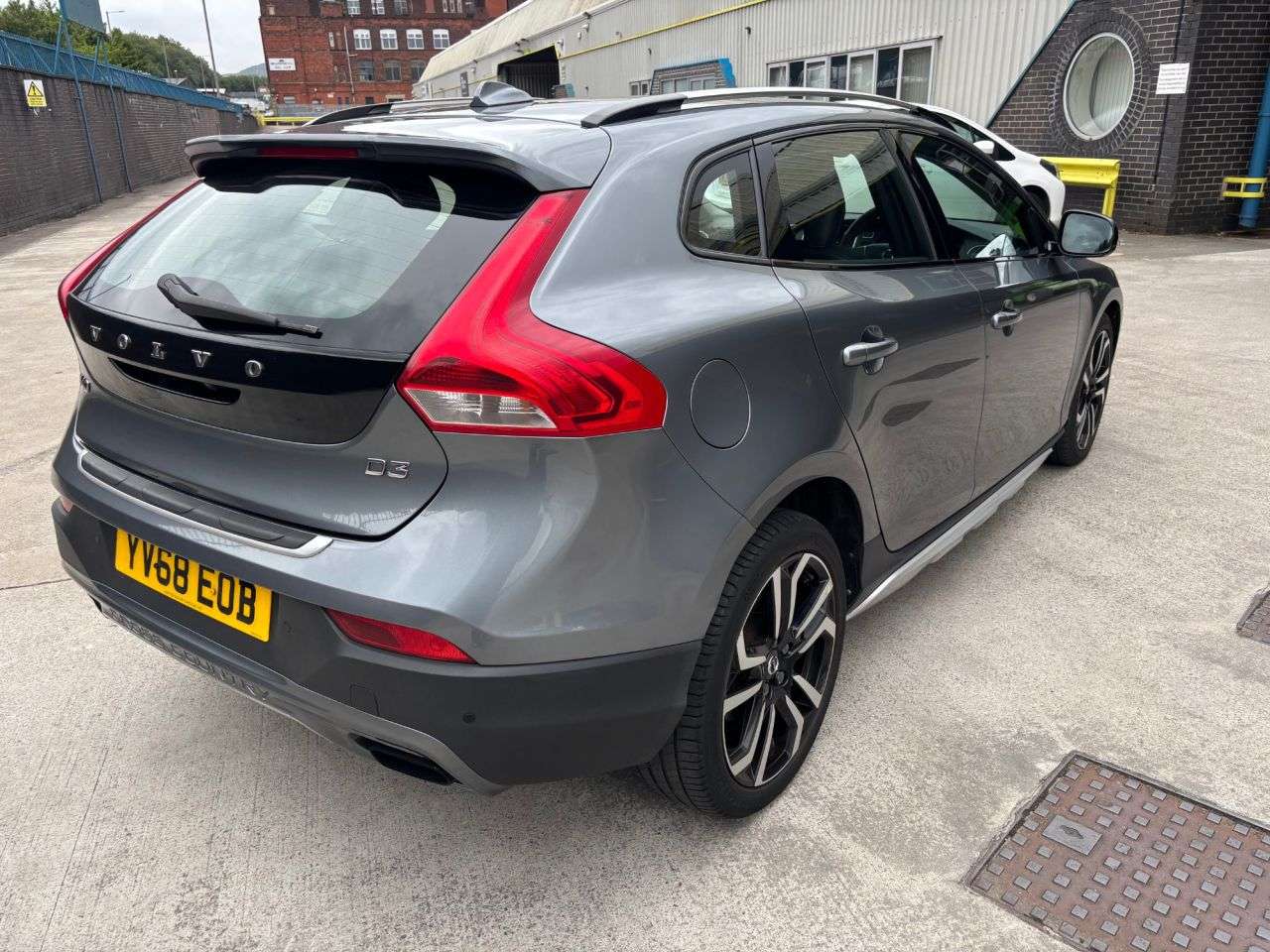 A 2019 VOLVO V40 CROSS COUNTRY 2.0 D3 Pro Hatchback 5dr Diesel Manual Euro 6 (s/s) (150 ps) A 2019 VOLVO V40 CROSS COUNTRY 2.0 D3 Pro Hatchback 5dr Diesel Manual Euro 6 (s/s) (150 ps)