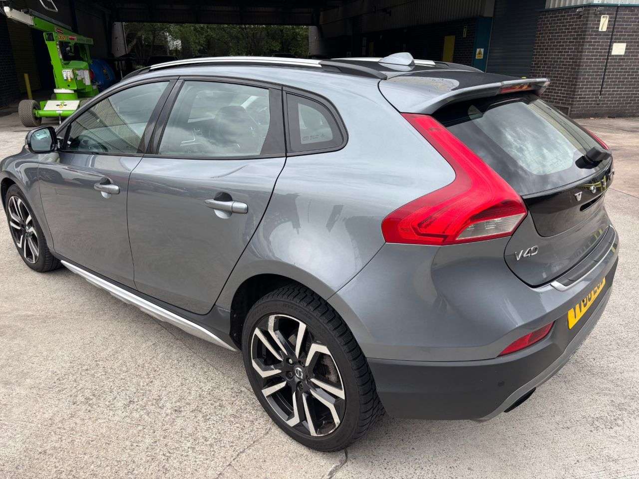 A 2019 VOLVO V40 CROSS COUNTRY 2.0 D3 Pro Hatchback 5dr Diesel Manual Euro 6 (s/s) (150 ps) A 2019 VOLVO V40 CROSS COUNTRY 2.0 D3 Pro Hatchback 5dr Diesel Manual Euro 6 (s/s) (150 ps)