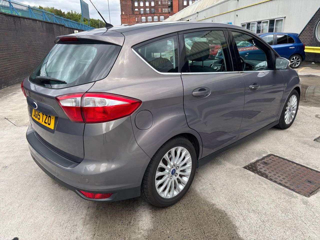 A 2015 FORD C-MAX 2.0 TDCi Titanium MPV 5dr Diesel Powershift Euro 5 (140 ps) A 2015 FORD C-MAX 2.0 TDCi Titanium MPV 5dr Diesel Powershift Euro 5 (140 ps)