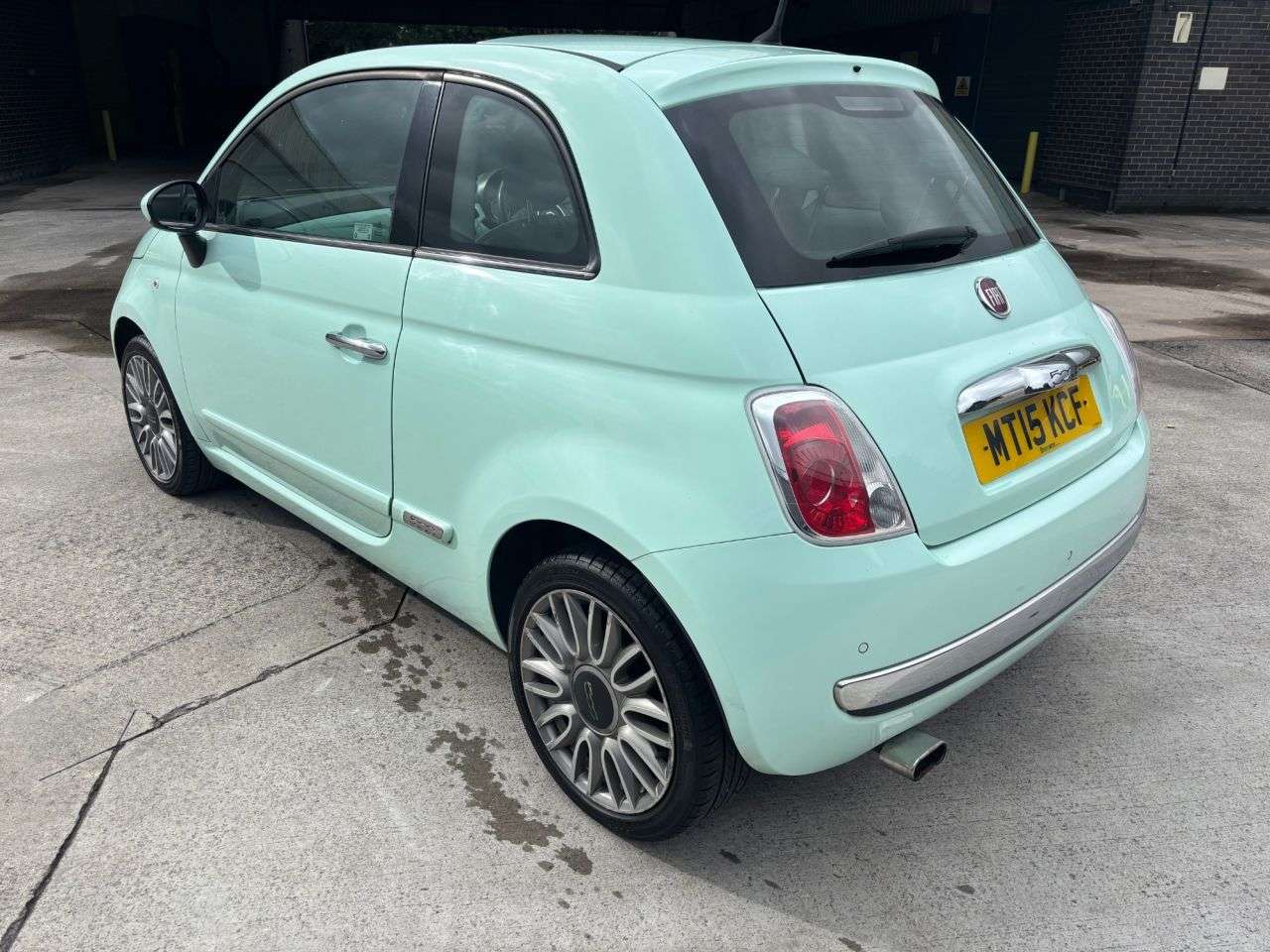 A 2015 FIAT 500 1.2 Lounge Hatchback 3dr Petrol Manual Euro 6 (s/s) (69 bhp) A 2015 FIAT 500 1.2 Lounge Hatchback 3dr Petrol Manual Euro 6 (s/s) (69 bhp)