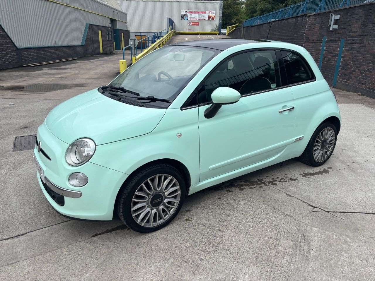 A 2015 FIAT 500 1.2 Lounge Hatchback 3dr Petrol Manual Euro 6 (s/s) (69 bhp) A 2015 FIAT 500 1.2 Lounge Hatchback 3dr Petrol Manual Euro 6 (s/s) (69 bhp)