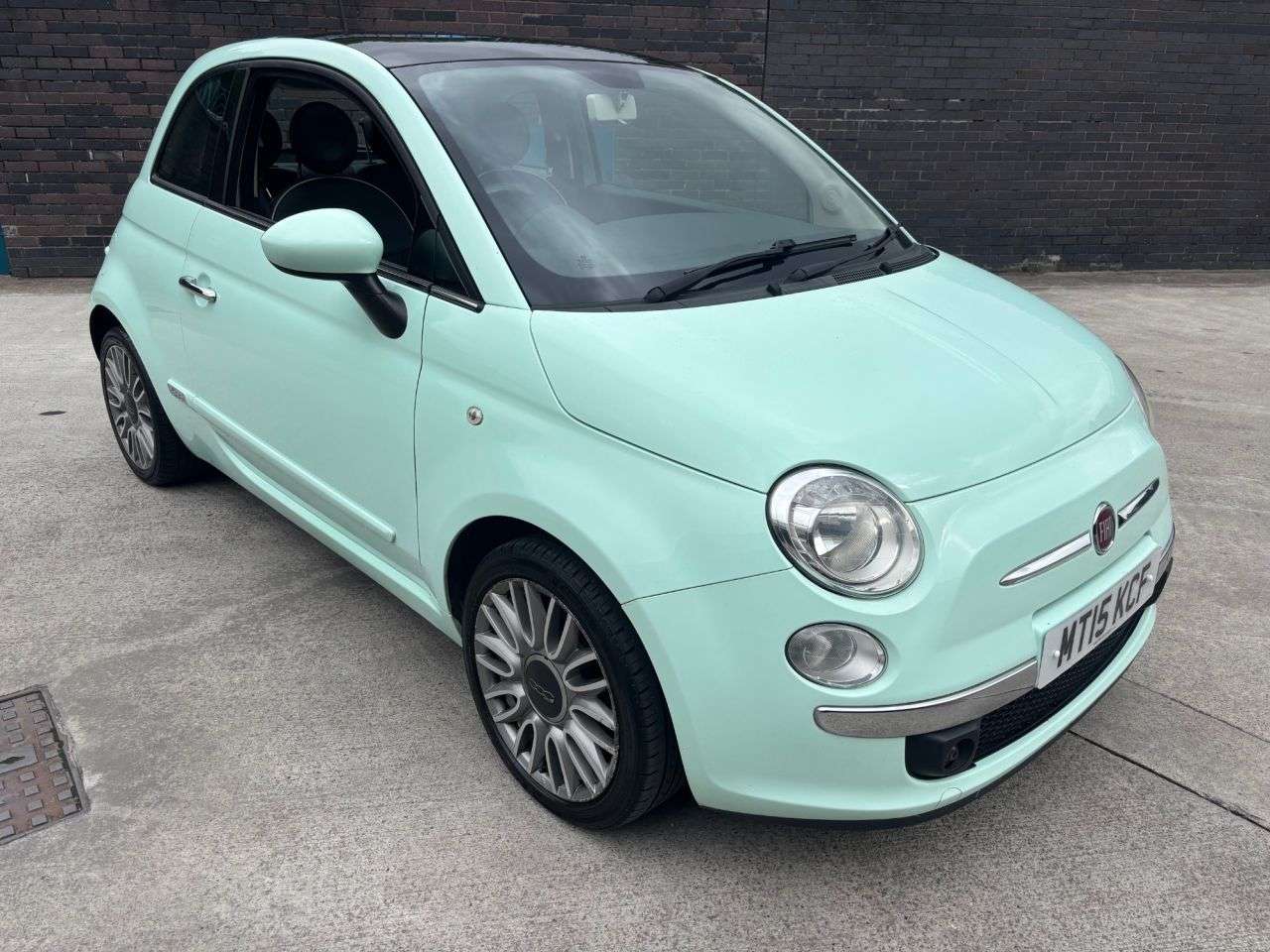 A 2015 FIAT 500 1.2 Lounge Hatchback 3dr Petrol Manual Euro 6 (s/s) (69 bhp) A 2015 FIAT 500 1.2 Lounge Hatchback 3dr Petrol Manual Euro 6 (s/s) (69 bhp)