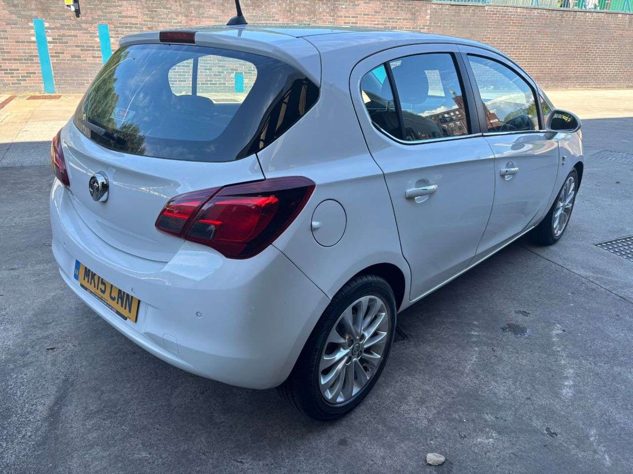 A 2015 VAUXHALL CORSA 1.4i SE Hatchback 5dr Petrol Auto Euro 6 (90 ps) A 2015 VAUXHALL CORSA 1.4i SE Hatchback 5dr Petrol Auto Euro 6 (90 ps)