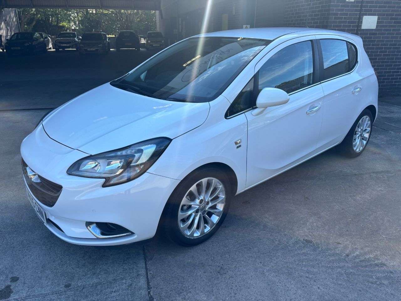 A 2015 VAUXHALL CORSA 1.4i SE Hatchback 5dr Petrol Auto Euro 6 (90 ps) A 2015 VAUXHALL CORSA 1.4i SE Hatchback 5dr Petrol Auto Euro 6 (90 ps)