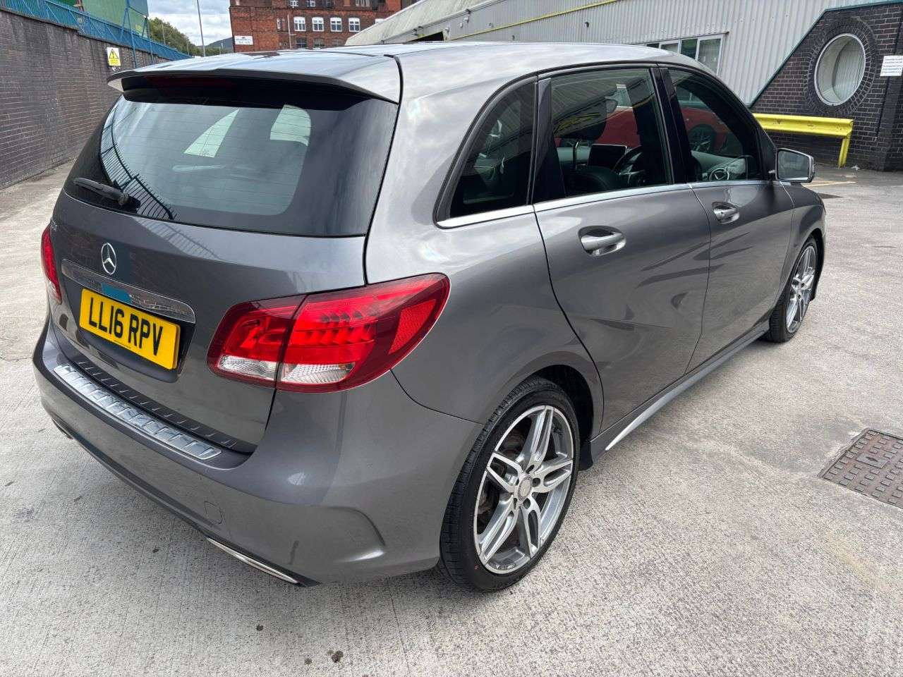 A 2016 MERCEDES-BENZ B CLASS 1.5 B180d AMG Line MPV 5dr Diesel 7G-DCT Euro 6 (s/s) (109 ps) A 2016 MERCEDES-BENZ B CLASS 1.5 B180d AMG Line MPV 5dr Diesel 7G-DCT Euro 6 (s/s) (109 ps)