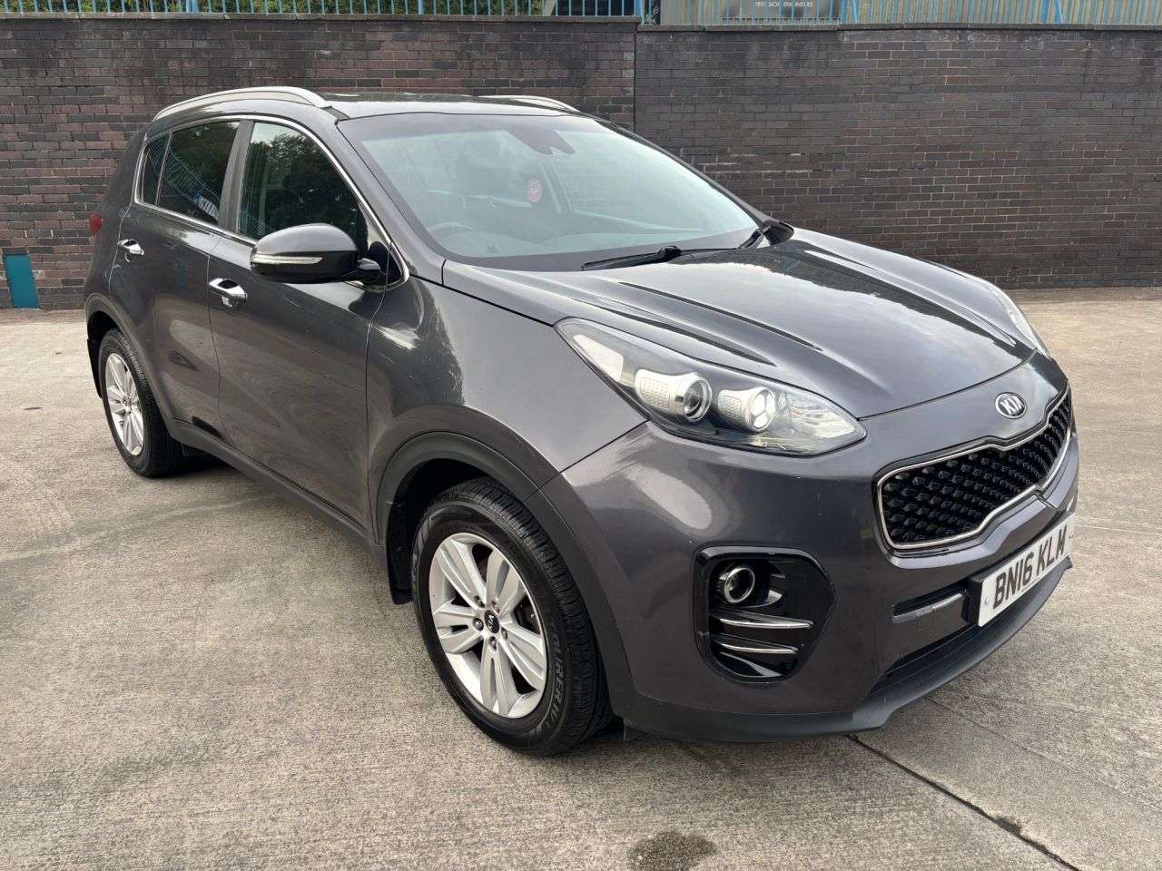 A 2016 KIA SPORTAGE 1.6 GDi 2 SUV 5dr Petrol Manual Euro 6 (s/s) (130 bhp) A 2016 KIA SPORTAGE 1.6 GDi 2 SUV 5dr Petrol Manual Euro 6 (s/s) (130 bhp)