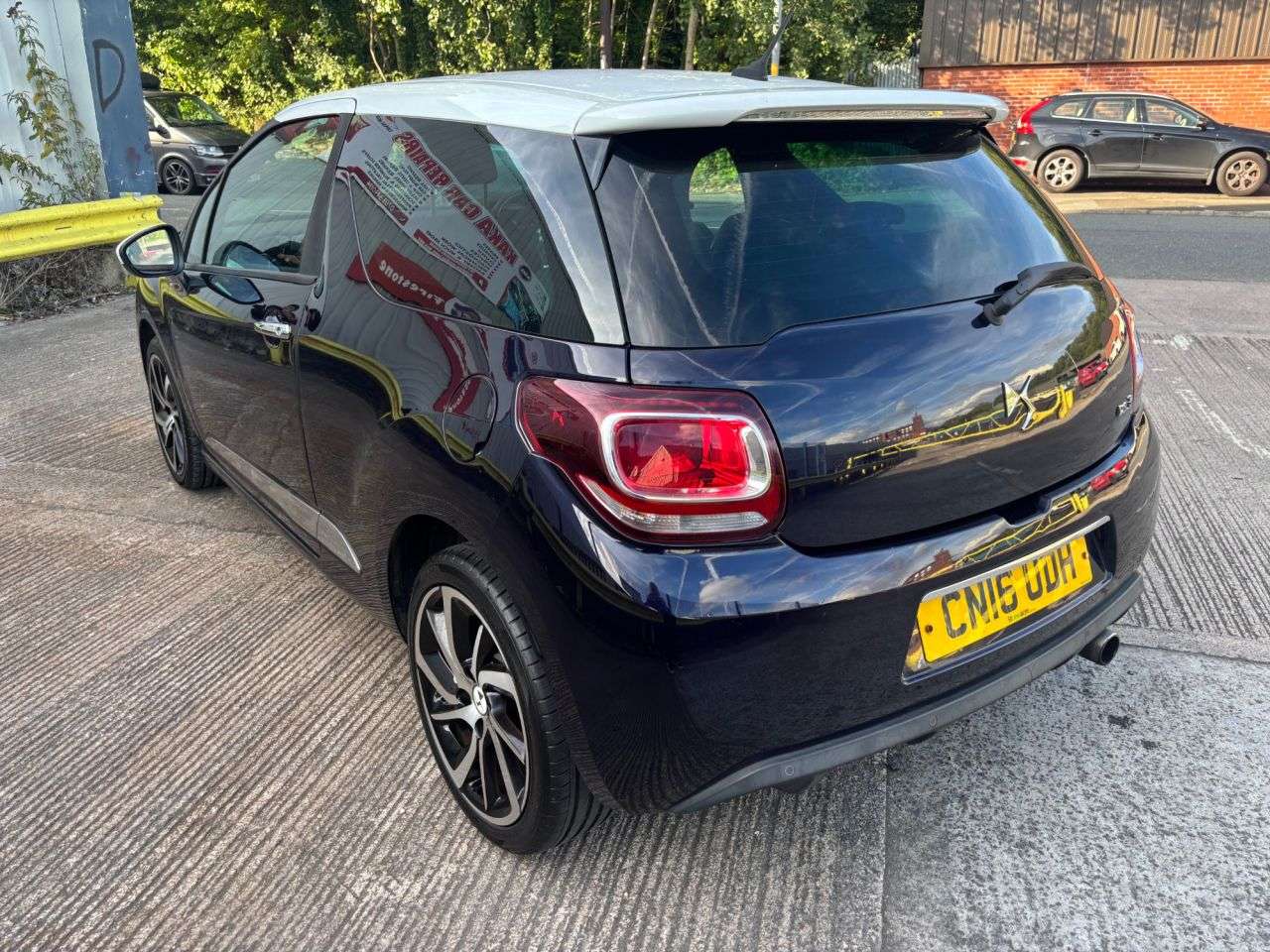 A 2016 DS AUTOMOBILES DS 3 1.2 PureTech Prestige Hatchback 3dr Petrol EAT6 Euro 6 (s/s) (110 ps) A 2016 DS AUTOMOBILES DS 3 1.2 PureTech Prestige Hatchback 3dr Petrol EAT6 Euro 6 (s/s) (110 ps)