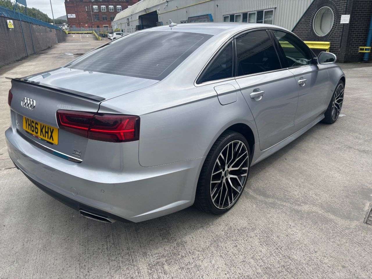 A 2016 AUDI A6 SALOON 2.0 TDI ultra SE Executive Saloon 4dr Diesel S Tronic Euro 6 (s/s) (190 ps) A 2016 AUDI A6 SALOON 2.0 TDI ultra SE Executive Saloon 4dr Diesel S Tronic Euro 6 (s/s) (190 ps)