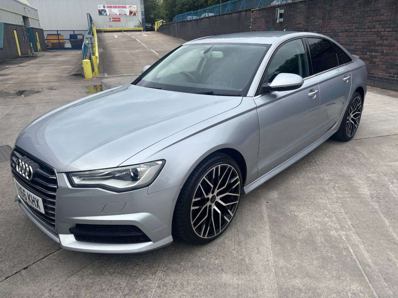 A 2016 AUDI A6 SALOON 2.0 TDI ultra SE Executive Saloon 4dr Diesel S Tronic Euro 6 (s/s) (190 ps) A 2016 AUDI A6 SALOON 2.0 TDI ultra SE Executive Saloon 4dr Diesel S Tronic Euro 6 (s/s) (190 ps)