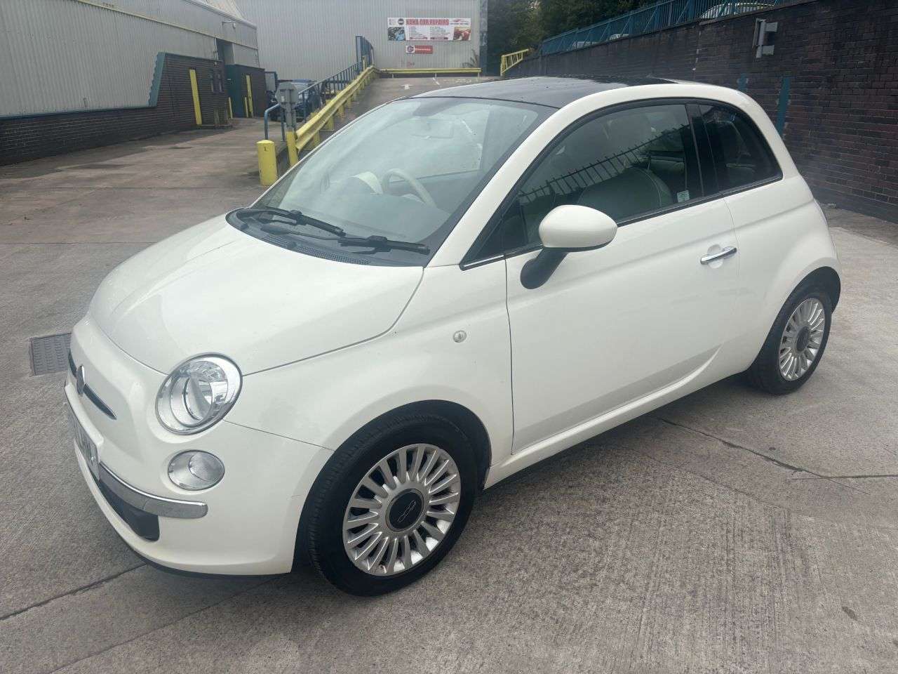 A 2013 FIAT 500 1.2 Lounge Hatchback 3dr Petrol Manual Euro 4 (69 bhp) A 2013 FIAT 500 1.2 Lounge Hatchback 3dr Petrol Manual Euro 4 (69 bhp)