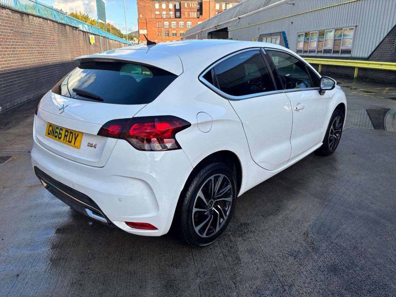 A 2016 DS AUTOMOBILES DS 4 1.6 BlueHDi Elegance Hatchback 5dr Diesel EAT6 Euro 6 (s/s) (120 ps) A 2016 DS AUTOMOBILES DS 4 1.6 BlueHDi Elegance Hatchback 5dr Diesel EAT6 Euro 6 (s/s) (120 ps)