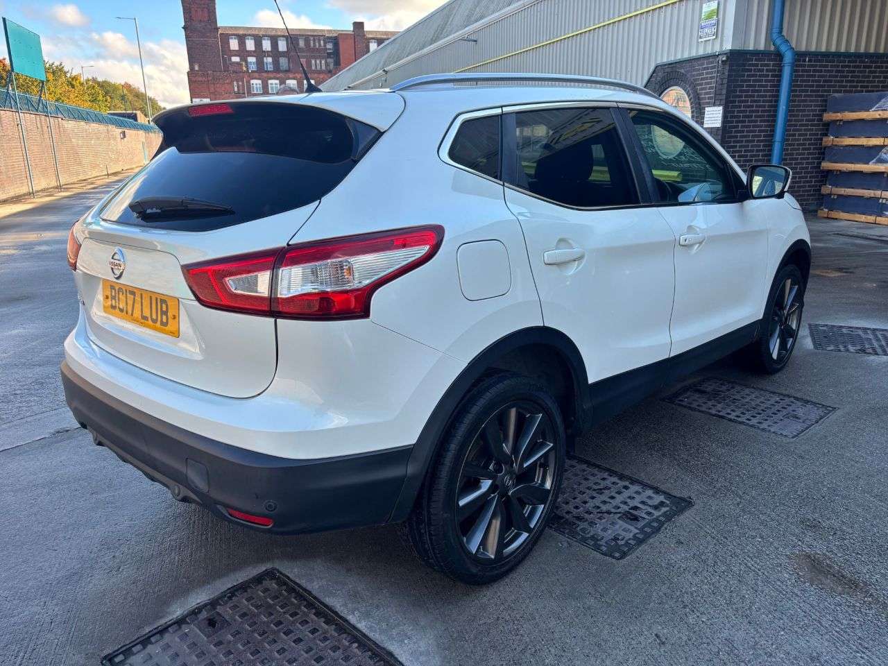 A 2017 NISSAN QASHQAI 1.2 DIG-T Tekna SUV 5dr Petrol Manual 2WD Euro 6 (s/s) (115 ps) A 2017 NISSAN QASHQAI 1.2 DIG-T Tekna SUV 5dr Petrol Manual 2WD Euro 6 (s/s) (115 ps)