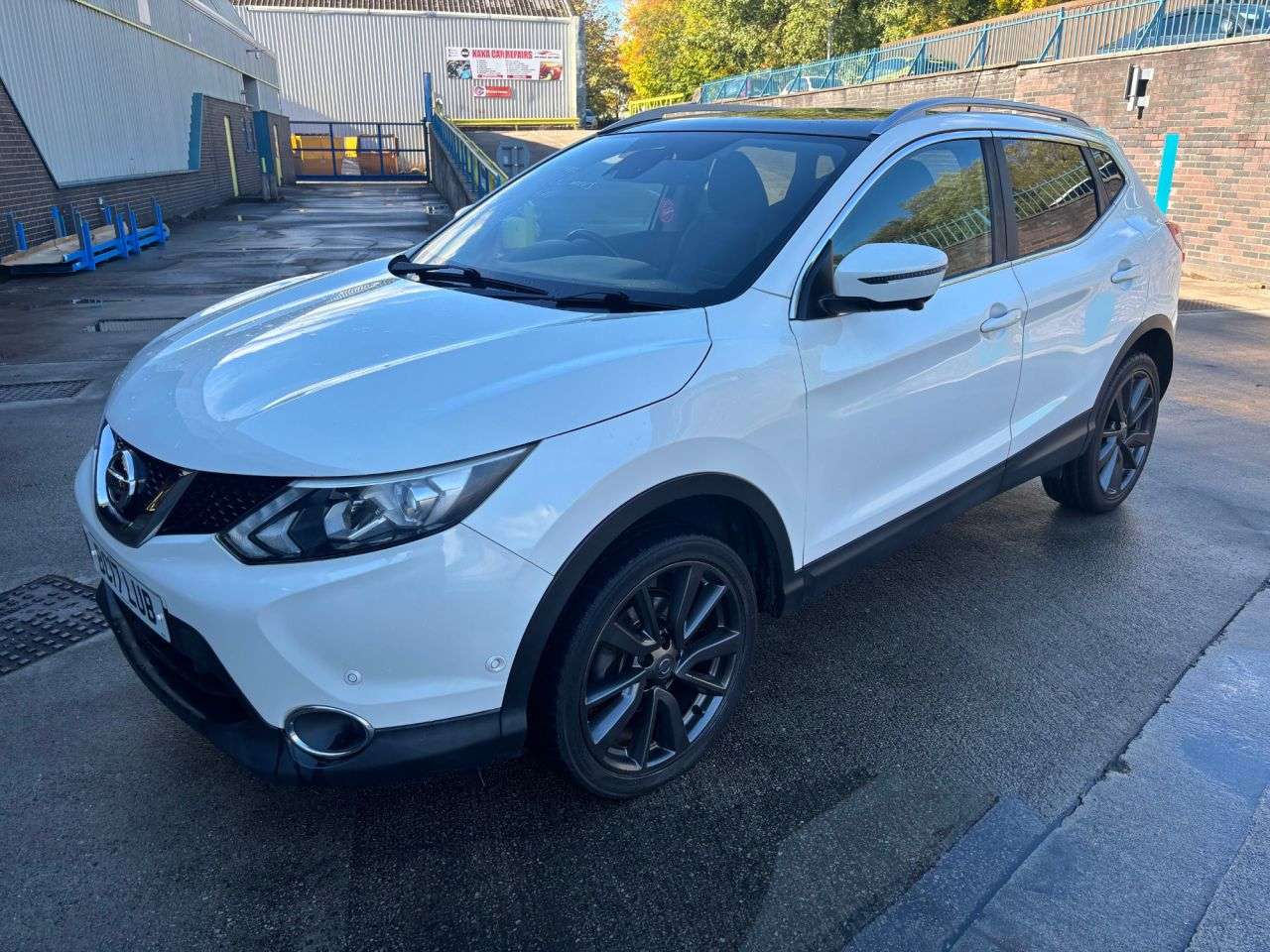 A 2017 NISSAN QASHQAI 1.2 DIG-T Tekna SUV 5dr Petrol Manual 2WD Euro 6 (s/s) (115 ps) A 2017 NISSAN QASHQAI 1.2 DIG-T Tekna SUV 5dr Petrol Manual 2WD Euro 6 (s/s) (115 ps)
