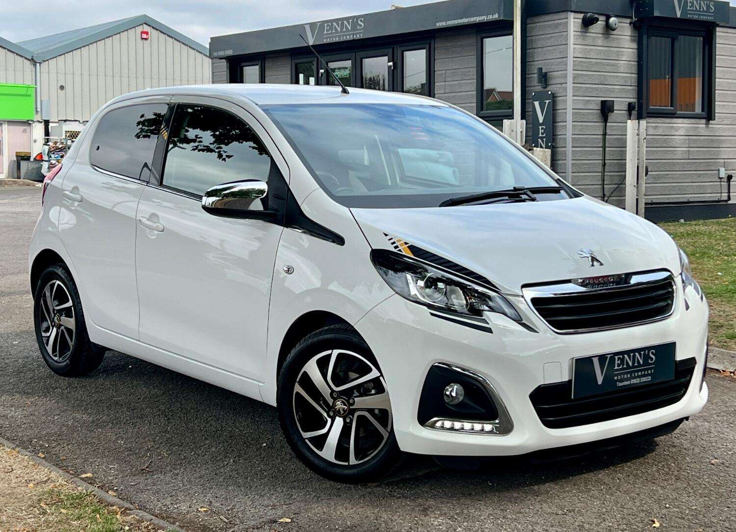 A 2021 PEUGEOT 108 1.0 Collection A 2021 PEUGEOT 108 1.0 Collection