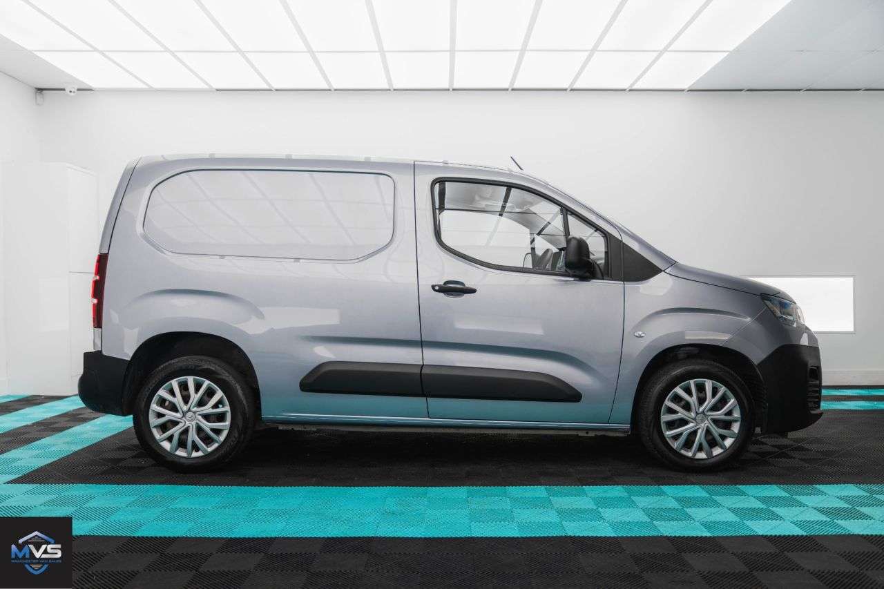 A 2020 CITROEN BERLINGO 1.5 1000 ENTERPRISE M BLUEHDI 102BHP - 3 SEATS A 2020 CITROEN BERLINGO 1.5 1000 ENTERPRISE M BLUEHDI 102BHP - 3 SEATS