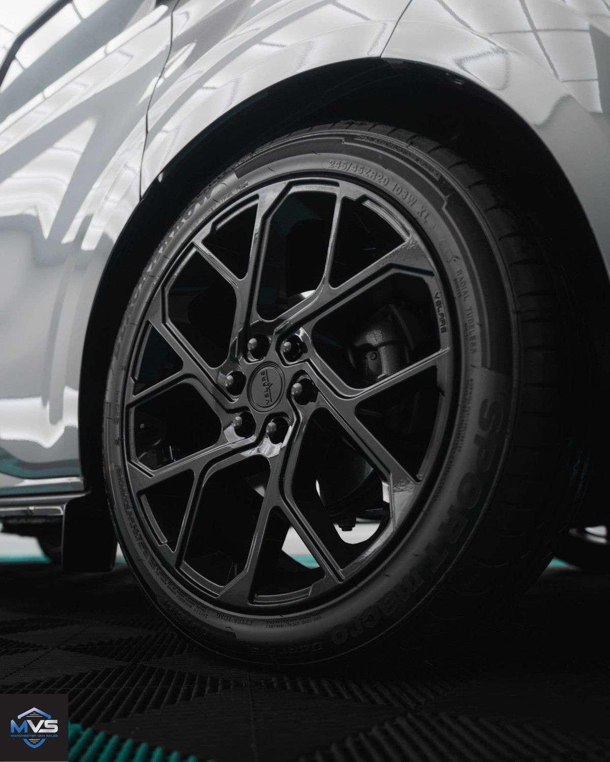 A null FORD TRANSIT CUSTOM 300 L2H1 Matrix X SPORT EDITION AUTO - GREY MATTER A null FORD TRANSIT CUSTOM 300 L2H1 Matrix X SPORT EDITION AUTO - GREY MATTER