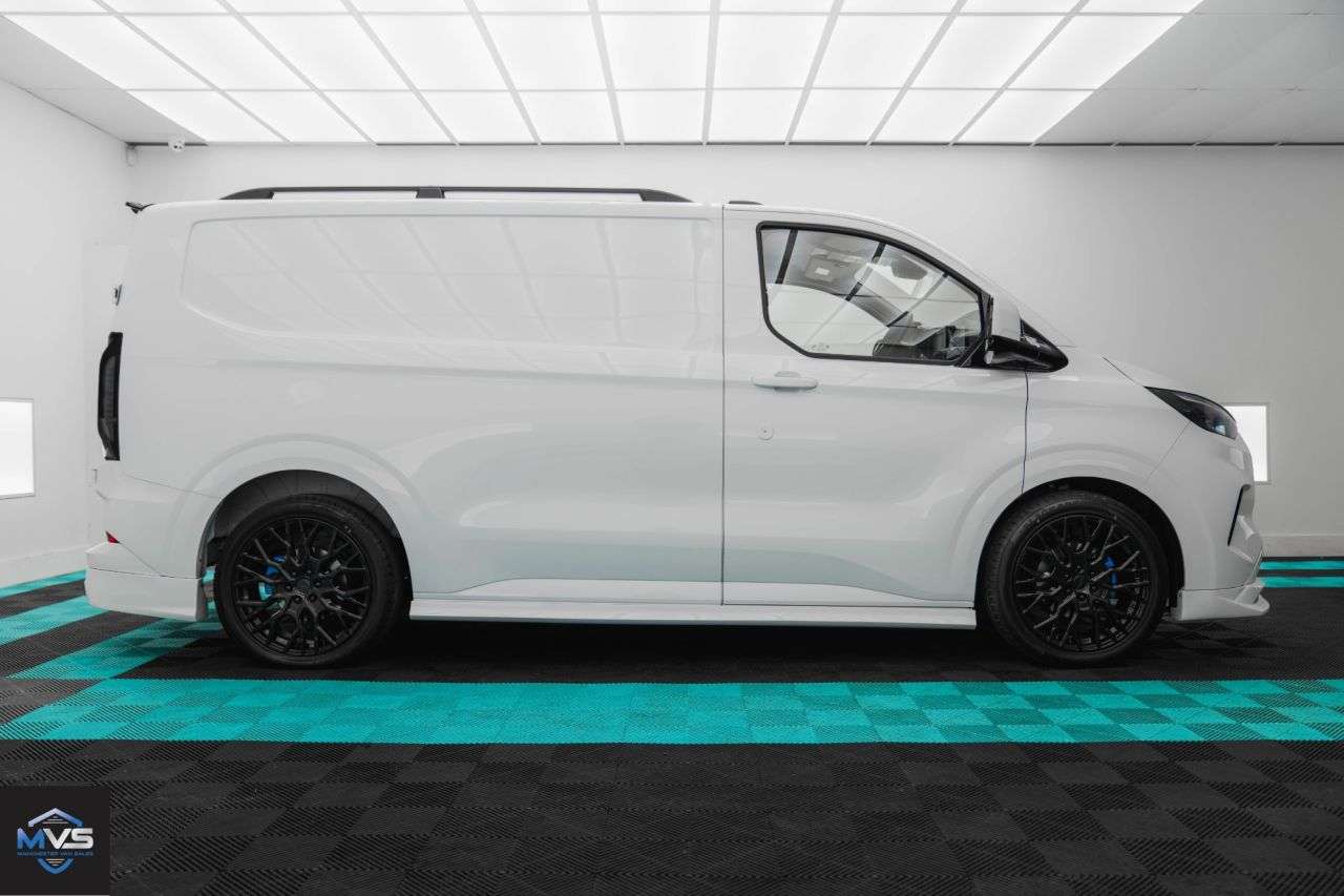 A 0 FORD TRANSIT CUSTOM 2.0 SWB MCR EDITION - 20" ALLOYS - LOWERED - TOP SPEC A 0 FORD TRANSIT CUSTOM 2.0 SWB MCR EDITION - 20" ALLOYS - LOWERED - TOP SPEC