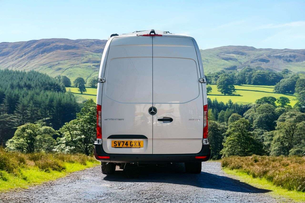A 2025 MERCEDES-BENZ SPRINTER 2.0 315 PREMIUM RWD L3H2 AUTO MCLAREN SPORTS HOME MCLAREN SPORTS HOME - VER A 2025 MERCEDES-BENZ SPRINTER 2.0 315 PREMIUM RWD L3H2 AUTO MCLAREN SPORTS HOME MCLAREN SPORTS HOME - VER