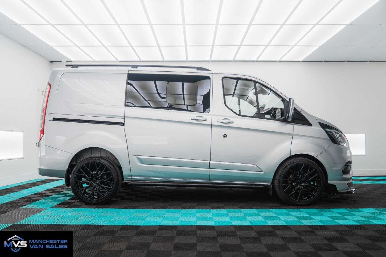 A 2022 FORD TRANSIT CUSTOM 2.0 320 LIMITED SWB 170BHP AUTO FACTORY DCAB - 6 SEATS A 2022 FORD TRANSIT CUSTOM 2.0 320 LIMITED SWB 170BHP AUTO FACTORY DCAB - 6 SEATS