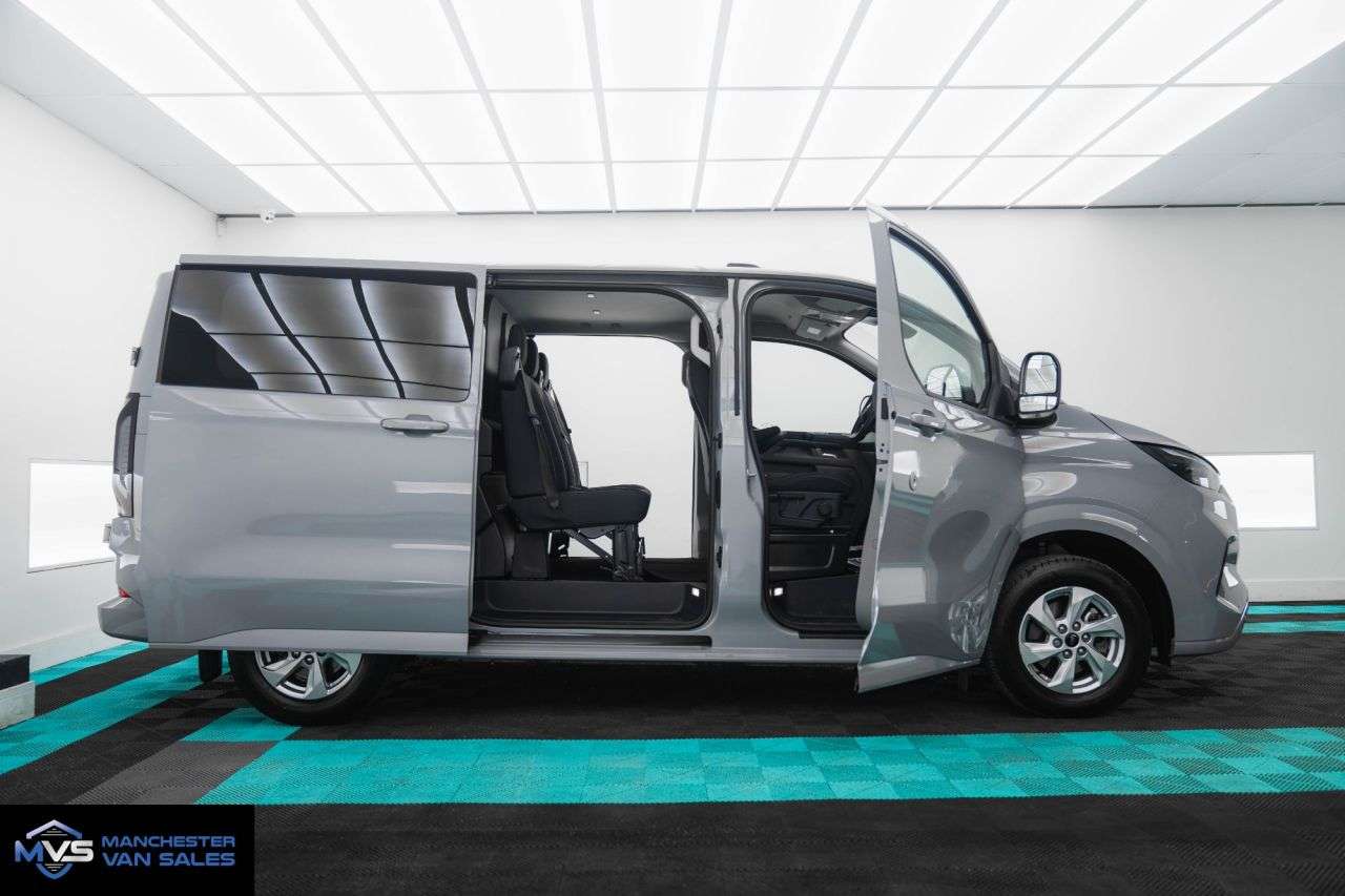 A null FORD TRANSIT CUSTOM 2.0 SWB FACTORY DCAB AUTO - 6 SEATS - HIGH SPEC A null FORD TRANSIT CUSTOM 2.0 SWB FACTORY DCAB AUTO - 6 SEATS - HIGH SPEC