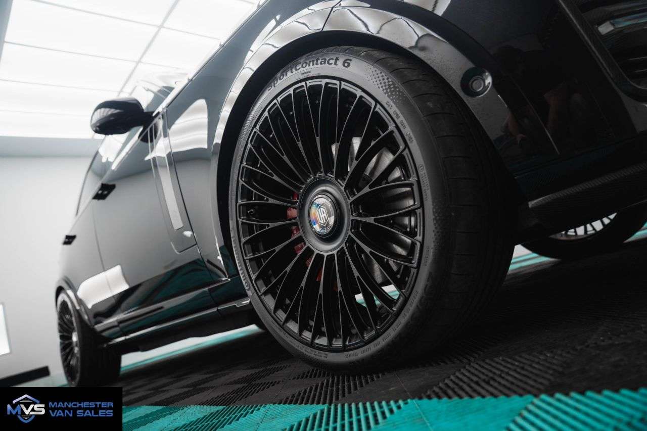 A 2023 LAND ROVER RANGE ROVER 3.0 P550e 38.2kWh SV SUV 5dr Petrol Plug-in Hybrid Auto 4WD Euro 6 (s/s) (5 A 2023 LAND ROVER RANGE ROVER 3.0 P550e 38.2kWh SV SUV 5dr Petrol Plug-in Hybrid Auto 4WD Euro 6 (s/s) (5