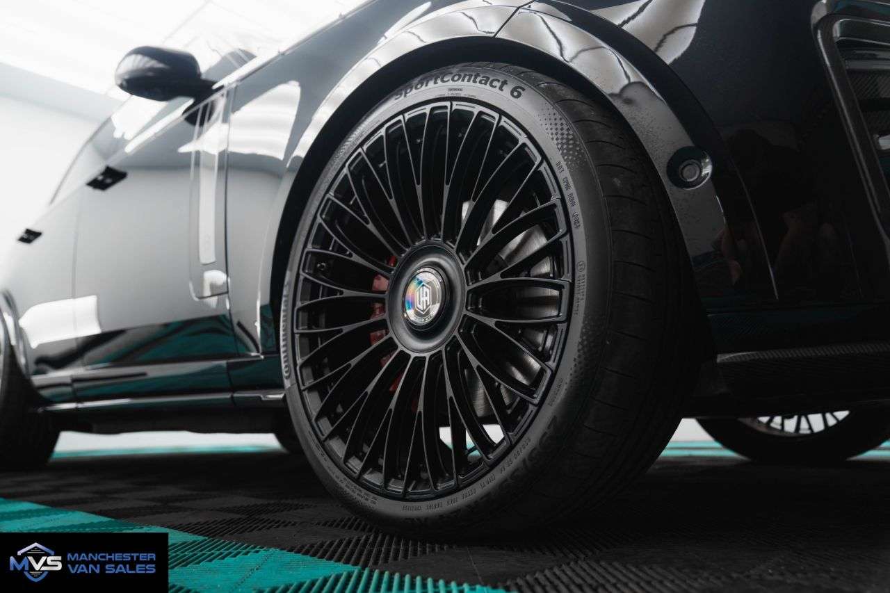 A 2023 LAND ROVER RANGE ROVER 3.0 P550e 38.2kWh SV SUV 5dr Petrol Plug-in Hybrid Auto 4WD Euro 6 (s/s) (5 A 2023 LAND ROVER RANGE ROVER 3.0 P550e 38.2kWh SV SUV 5dr Petrol Plug-in Hybrid Auto 4WD Euro 6 (s/s) (5