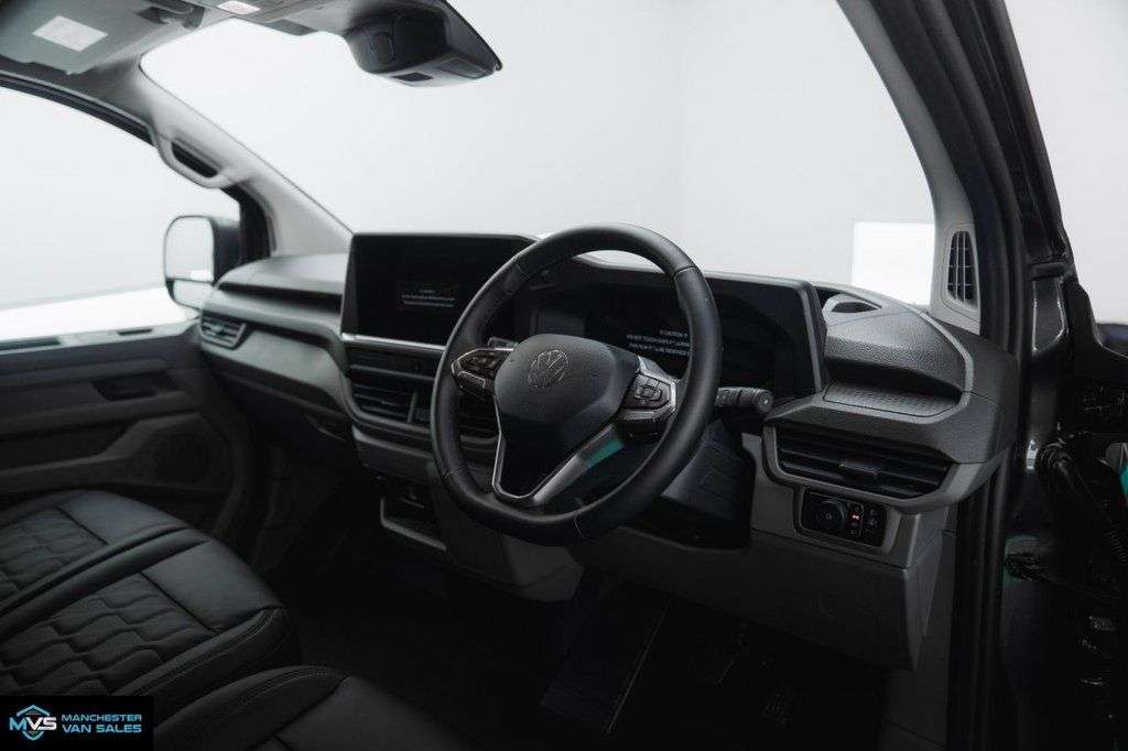 A 2026 VOLKSWAGEN TRANSPORTER 2.0 SWB MATRIX SPORT EDITION 150 AUTO COMMERCE PRO A 2026 VOLKSWAGEN TRANSPORTER 2.0 SWB MATRIX SPORT EDITION 150 AUTO COMMERCE PRO