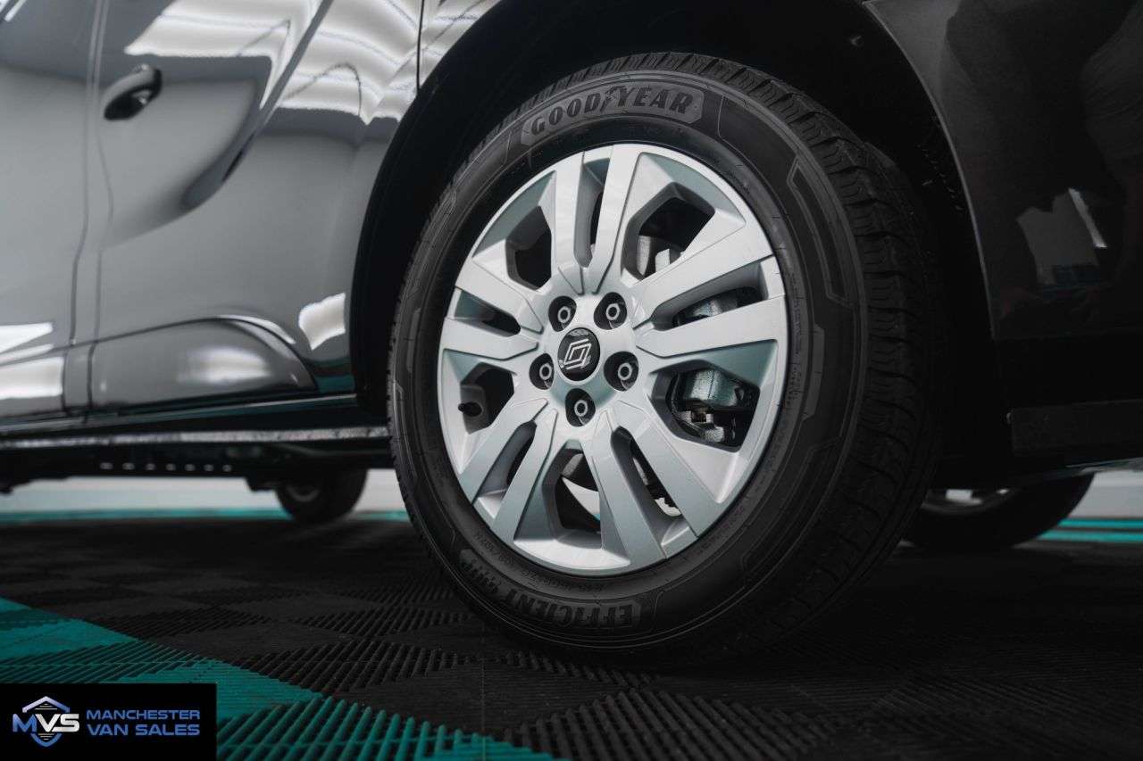 A null RENAULT TRAFIC 2.0 SL30 SWB 130 EXTRA - TOP SPEC - SAT NAV A null RENAULT TRAFIC 2.0 SL30 SWB 130 EXTRA - TOP SPEC - SAT NAV