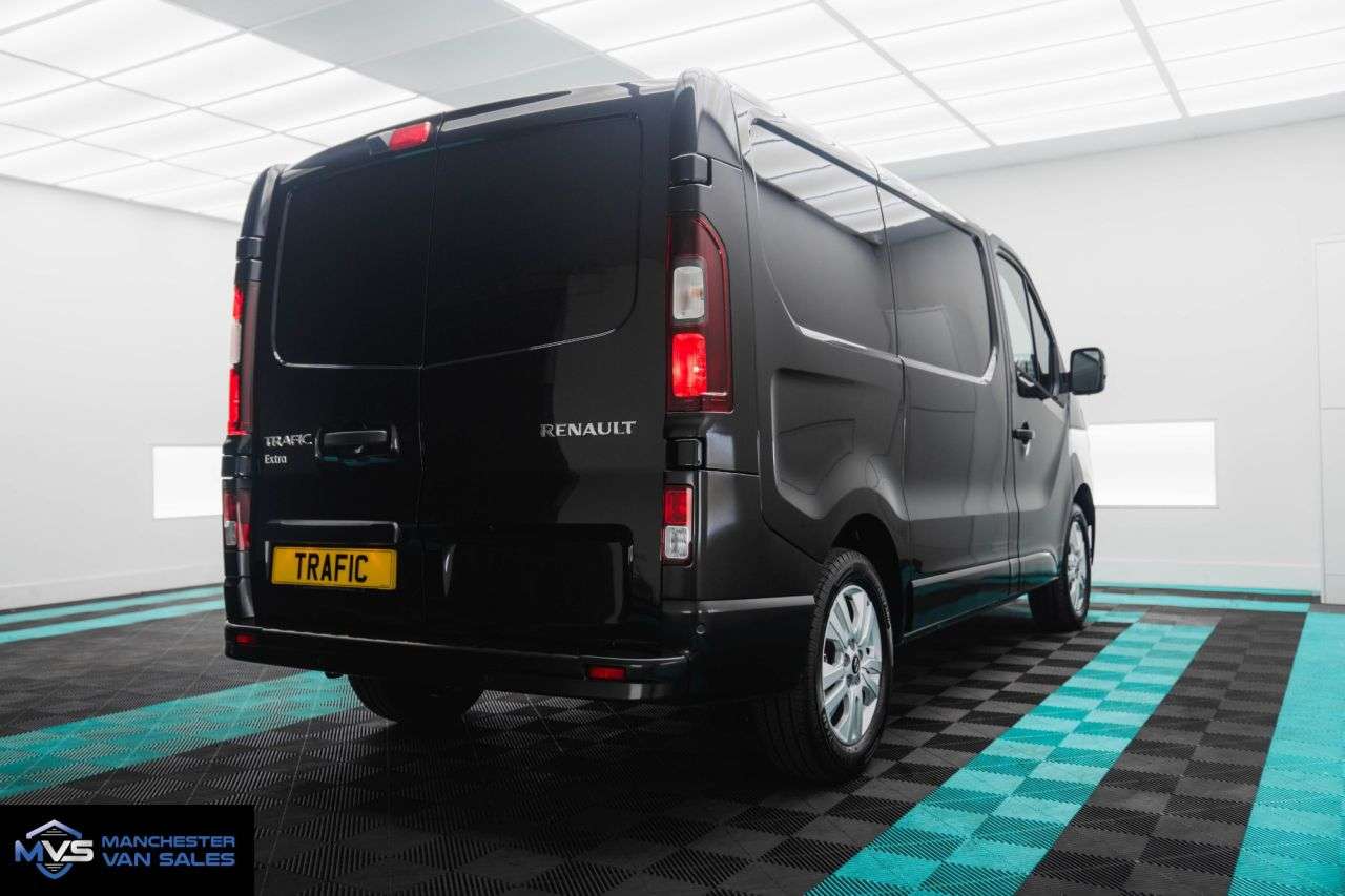 A null RENAULT TRAFIC 2.0 SL30 SWB 130 EXTRA - TOP SPEC - SAT NAV A null RENAULT TRAFIC 2.0 SL30 SWB 130 EXTRA - TOP SPEC - SAT NAV