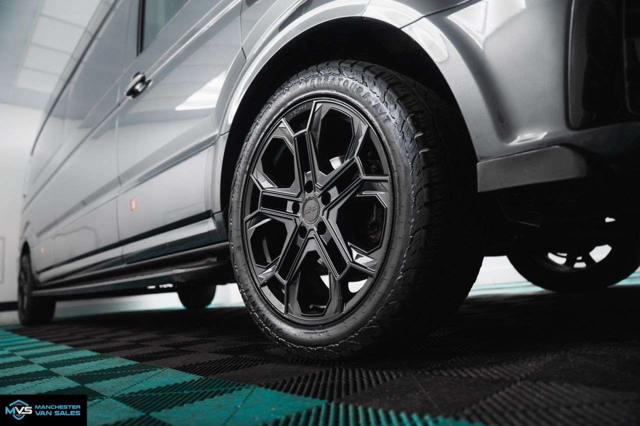 A 2023 VOLKSWAGEN CRAFTER 2.0 TDI CR35 LWB 140BHP R SPORTS EDITION - 20" ALLOYS Panel Van A 2023 VOLKSWAGEN CRAFTER 2.0 TDI CR35 LWB 140BHP R SPORTS EDITION - 20" ALLOYS Panel Van