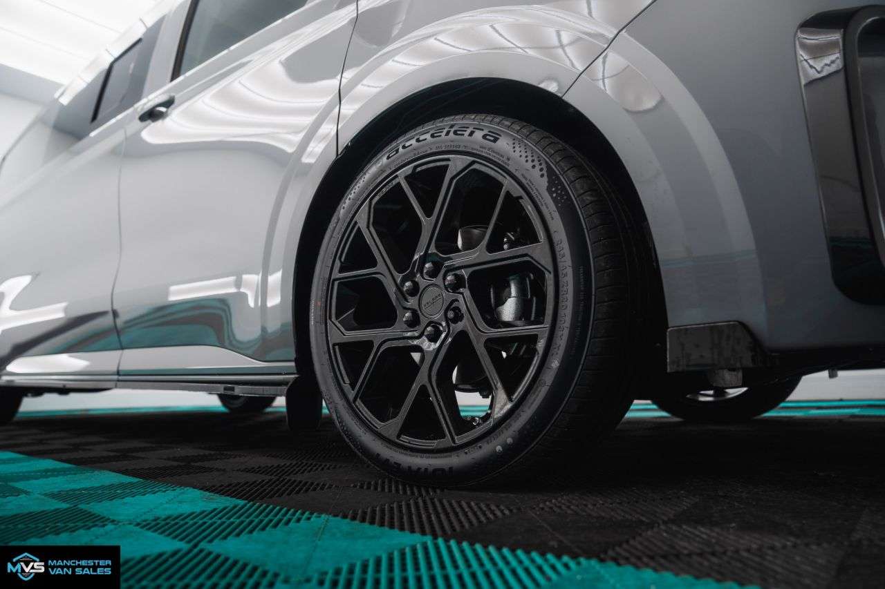 A 0 VOLKSWAGEN TRANSPORTER 2.0 LWB 4MOTION MATRIX SPORT EDITION KOMBI CONVERSION - TAILGATE A 0 VOLKSWAGEN TRANSPORTER 2.0 LWB 4MOTION MATRIX SPORT EDITION KOMBI CONVERSION - TAILGATE