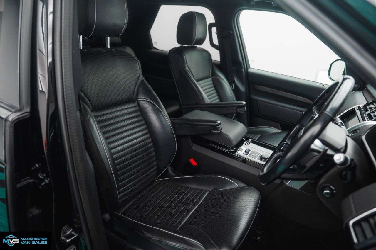 A 2019 LAND ROVER DISCOVERY 3.0 SD V6 HSE SUV 5dr Diesel Auto 4WD Euro 6 (s/s) (306 ps) A 2019 LAND ROVER DISCOVERY 3.0 SD V6 HSE SUV 5dr Diesel Auto 4WD Euro 6 (s/s) (306 ps)