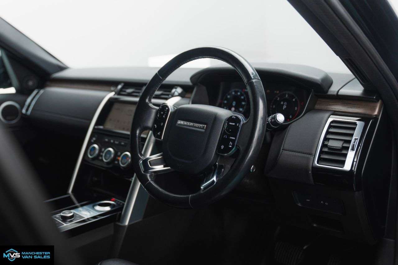 A 2019 LAND ROVER DISCOVERY 3.0 SD V6 HSE SUV 5dr Diesel Auto 4WD Euro 6 (s/s) (306 ps) A 2019 LAND ROVER DISCOVERY 3.0 SD V6 HSE SUV 5dr Diesel Auto 4WD Euro 6 (s/s) (306 ps)