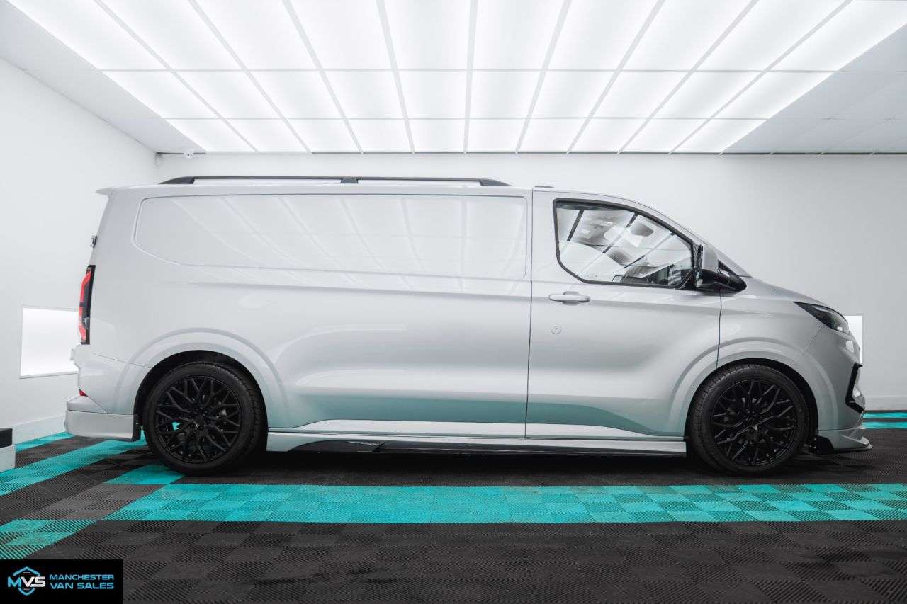 A 2024 FORD TRANSIT CUSTOM 2.0 300 LWB MCR SPORT EDITION 170BHP AUTO - BLACK PACK - ALLOYS A 2024 FORD TRANSIT CUSTOM 2.0 300 LWB MCR SPORT EDITION 170BHP AUTO - BLACK PACK - ALLOYS